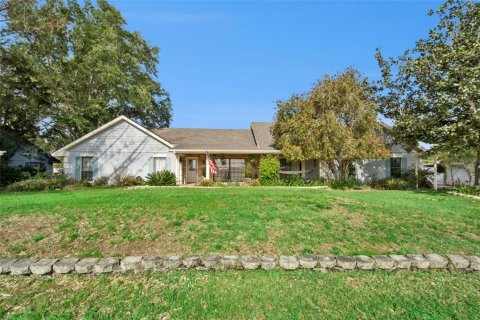 House in Eustis, Florida 3 bedrooms, 205.04 sq.m. № 2205755
