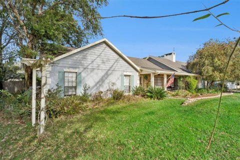 House in Eustis, Florida 3 bedrooms, 205.04 sq.m. № 2205755 - photo 2