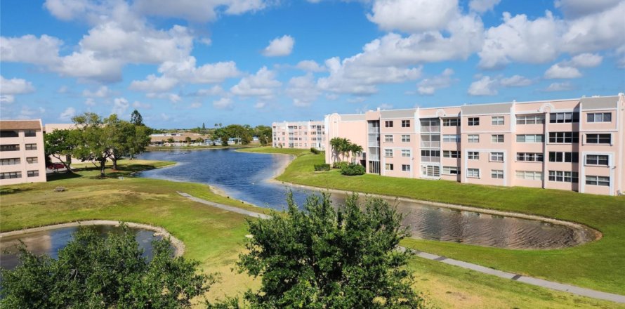 Condo in Sunrise, Florida, 2 bedrooms № 1129260
