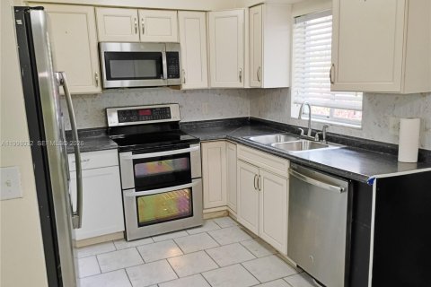 Villa ou maison à vendre à Orlando, Floride: 4 chambres № 2063345 - photo 12
