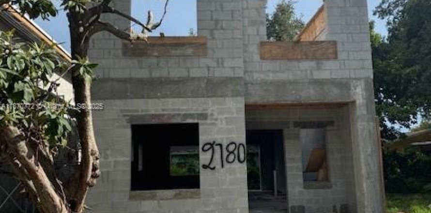 Casa en Miami, Florida 4 dormitorios, 128.21 m2 № 1927404