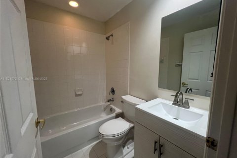 Townhouse in Miramar, Florida 3 bedrooms, 146.97 sq.m. № 1784079 - photo 8