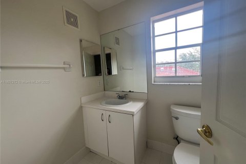 Townhouse in Miramar, Florida 3 bedrooms, 146.97 sq.m. № 1784079 - photo 10