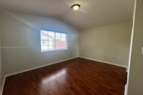 Townhouse in Miramar, Florida 3 bedrooms, 146.97 sq.m. № 1784079 - photo 15