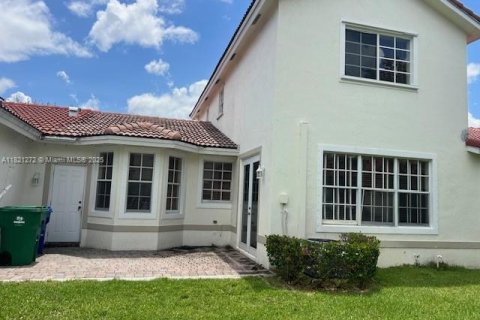 Townhouse in Miramar, Florida 3 bedrooms, 146.97 sq.m. № 1784079 - photo 30