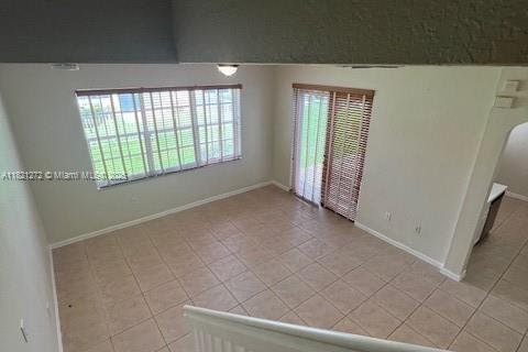 Townhouse in Miramar, Florida 3 bedrooms, 146.97 sq.m. № 1784079 - photo 25