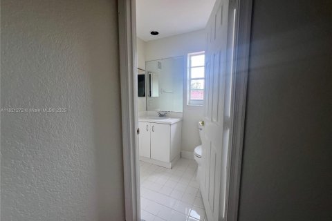 Townhouse in Miramar, Florida 3 bedrooms, 146.97 sq.m. № 1784079 - photo 11