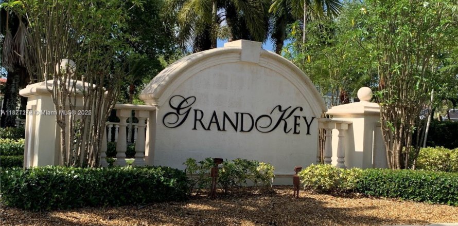 Townhouse in Miramar, Florida 3 bedrooms, 146.97 sq.m. № 1784079