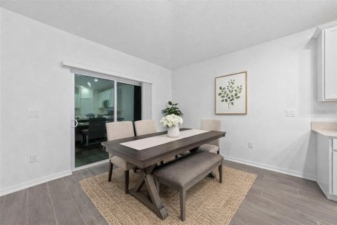 House in Edgewater, Florida 4 bedrooms, 179.86 sq.m. № 2208468 - photo 12
