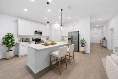 House in Edgewater, Florida 4 bedrooms, 179.86 sq.m. № 2208468 - photo 10