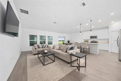 House in Edgewater, Florida 4 bedrooms, 179.86 sq.m. № 2208468 - photo 7