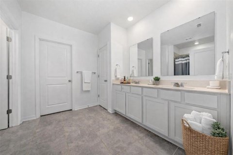 House in Edgewater, Florida 4 bedrooms, 179.86 sq.m. № 2208468 - photo 3