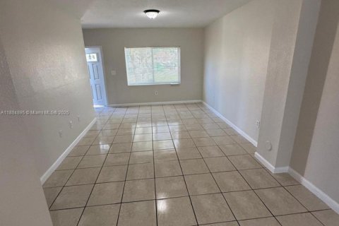 Townhouse in Miami, Florida 3 bedrooms, 106.84 sq.m. № 1932432 - photo 2