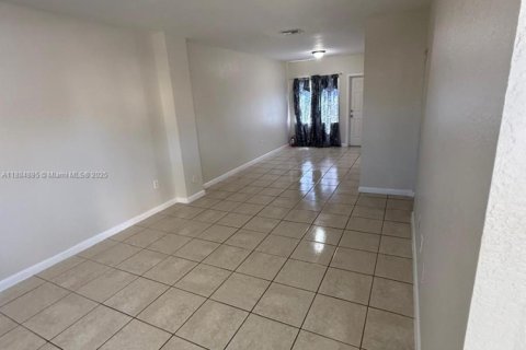 Townhouse in Miami, Florida 3 bedrooms, 106.84 sq.m. № 1932432 - photo 3