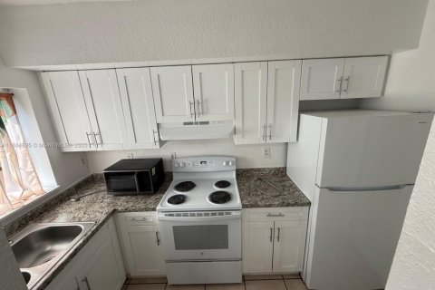 Townhouse in Miami, Florida 3 bedrooms, 106.84 sq.m. № 1932432 - photo 5