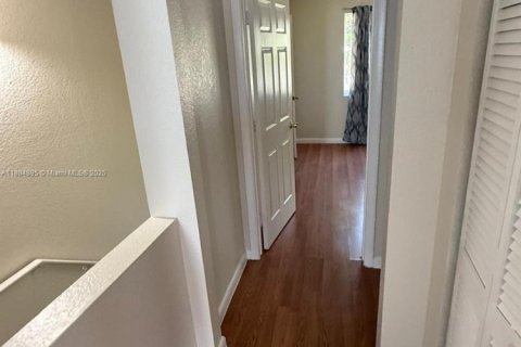 Townhouse in Miami, Florida 3 bedrooms, 106.84 sq.m. № 1932432 - photo 13