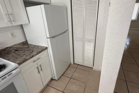Townhouse in Miami, Florida 3 bedrooms, 106.84 sq.m. № 1932432 - photo 4