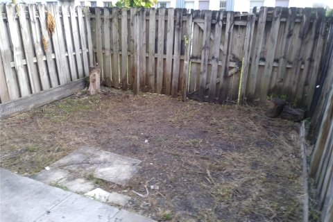 Townhouse in Miami, Florida 3 bedrooms, 106.84 sq.m. № 1932432 - photo 15