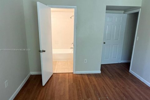 Townhouse in Miami, Florida 3 bedrooms, 106.84 sq.m. № 1932432 - photo 6