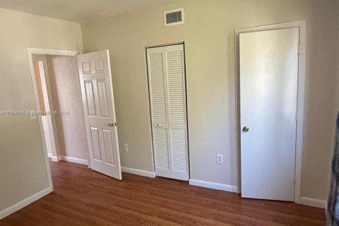 Townhouse in Miami, Florida 3 bedrooms, 106.84 sq.m. № 1932432 - photo 10