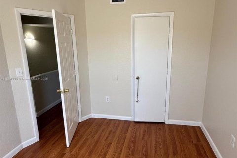 Townhouse in Miami, Florida 3 bedrooms, 106.84 sq.m. № 1932432 - photo 8