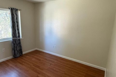 Townhouse in Miami, Florida 3 bedrooms, 106.84 sq.m. № 1932432 - photo 11