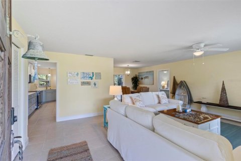 House in Flagler Beach, Florida 2 bedrooms, 118.73 sq.m. № 1744887 - photo 5
