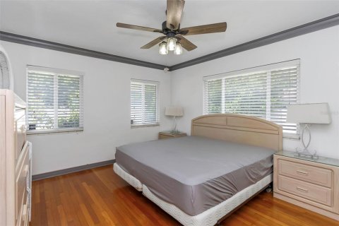 House in Saint Petersburg, Florida 2 bedrooms, 126.81 sq.m. № 1911665 - photo 28