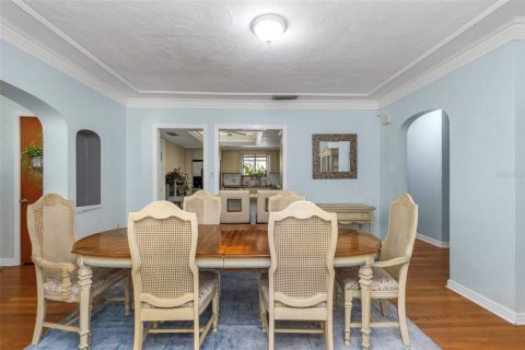 House in Saint Petersburg, Florida 2 bedrooms, 126.81 sq.m. № 1911665 - photo 10