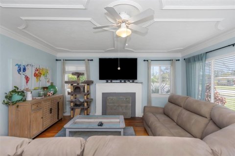 House in Saint Petersburg, Florida 2 bedrooms, 126.81 sq.m. № 1911665 - photo 5