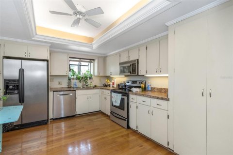 House in Saint Petersburg, Florida 2 bedrooms, 126.81 sq.m. № 1911665 - photo 15