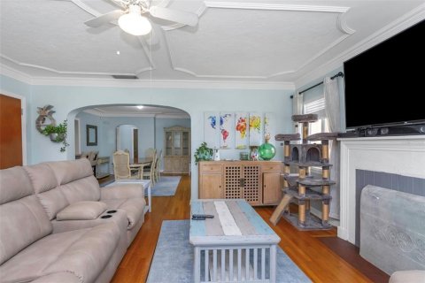 House in Saint Petersburg, Florida 2 bedrooms, 126.81 sq.m. № 1911665 - photo 6
