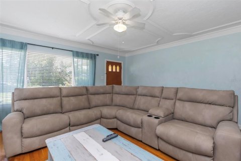 House in Saint Petersburg, Florida 2 bedrooms, 126.81 sq.m. № 1911665 - photo 7