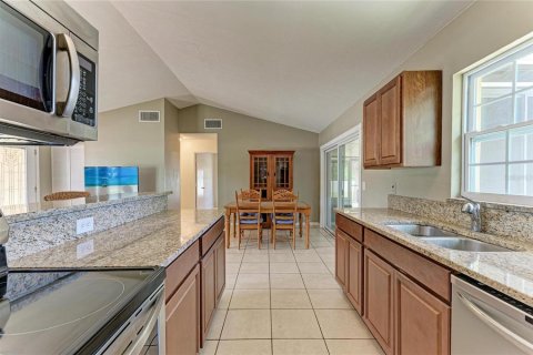 Villa ou maison à vendre à Port Charlotte, Floride: 2 chambres, 101.82 m2 № 2229164 - photo 10