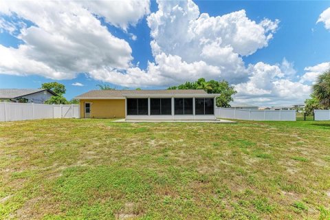 Villa ou maison à vendre à Port Charlotte, Floride: 2 chambres, 101.82 m2 № 2229164 - photo 25