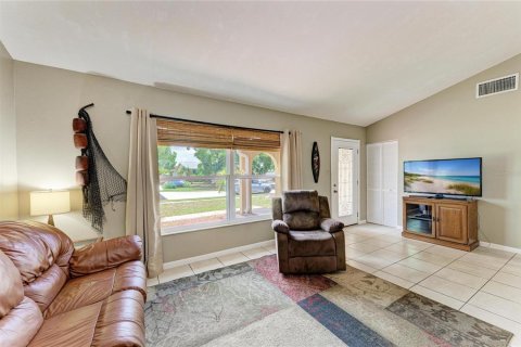 Villa ou maison à vendre à Port Charlotte, Floride: 2 chambres, 101.82 m2 № 2229164 - photo 5