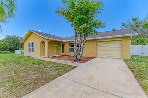 Villa ou maison à vendre à Port Charlotte, Floride: 2 chambres, 101.82 m2 № 2229164 - photo 2