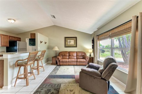 Villa ou maison à vendre à Port Charlotte, Floride: 2 chambres, 101.82 m2 № 2229164 - photo 4