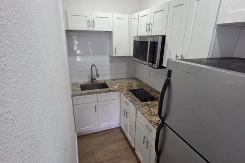 Casa en alquiler en Clearwater, Florida, 3 dormitorios, 127.46 m2 № 2235324 - foto 2