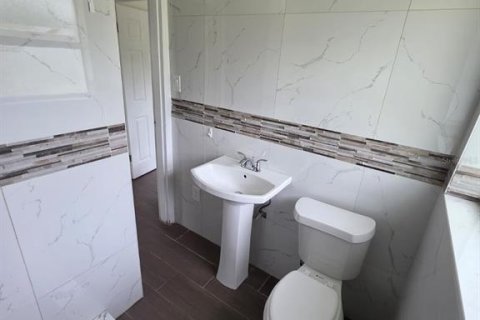 Casa en alquiler en Clearwater, Florida, 3 dormitorios, 127.46 m2 № 2235324 - foto 11