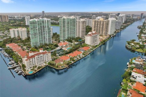 Condo in Aventura, Florida, 2 bedrooms  № 1703567 - photo 1