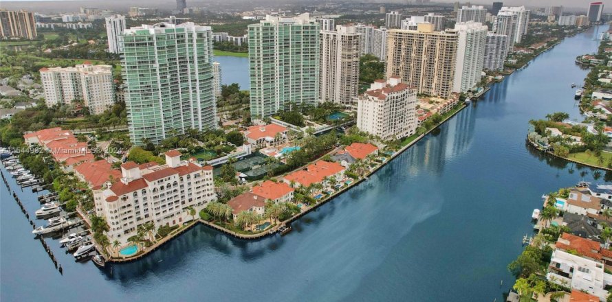Condo in Aventura, Florida, 2 bedrooms № 1703567
