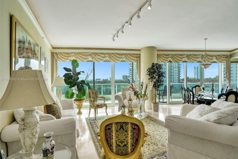 Condo in Aventura, Florida, 2 bedrooms  № 1703567 - photo 4