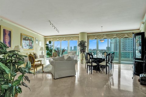 Condo in Aventura, Florida, 2 bedrooms  № 1703567 - photo 2