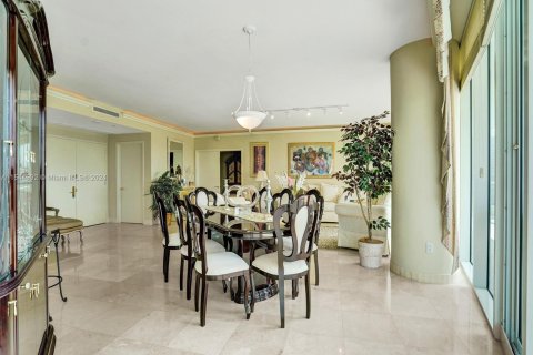Condo in Aventura, Florida, 2 bedrooms  № 1703567 - photo 9