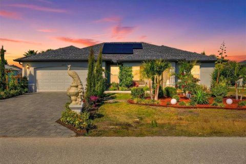 House in Punta Gorda, Florida 4 bedrooms, 170.85 sq.m. № 2239992