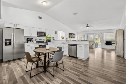 Villa ou maison à vendre à Port St. Lucie, Floride: 4 chambres, 194.17 m2 № 2051089 - photo 9