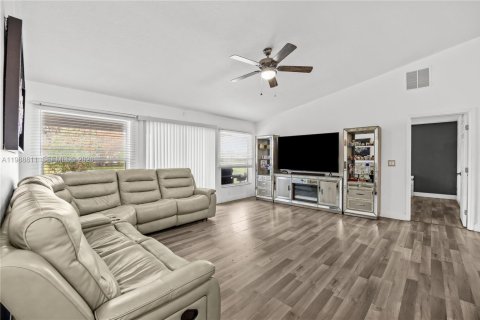 Villa ou maison à vendre à Port St. Lucie, Floride: 4 chambres, 194.17 m2 № 2051089 - photo 14