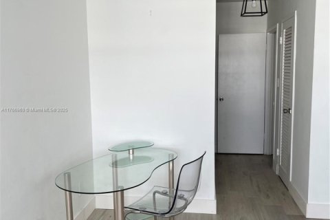 Снять в аренду кондоминиум в Майами-Бич, Флорида 1 спальня, 81.75м2, № 1865407 - фото 7