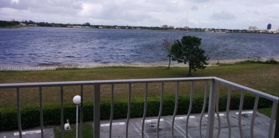 Condo à West Palm Beach, Floride, 1 chambre  № 1962620